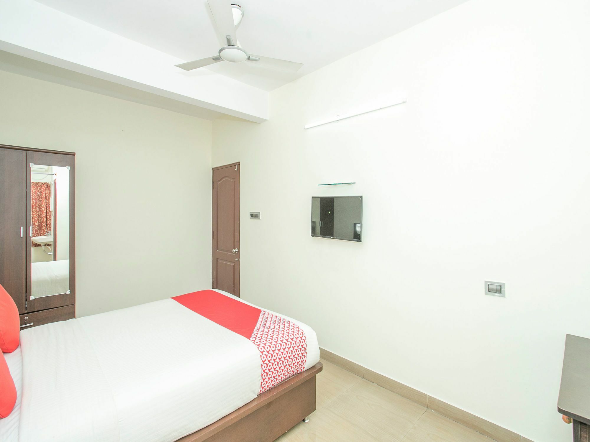 Oyo 13170 Victory Suites Bangalore Extérieur photo