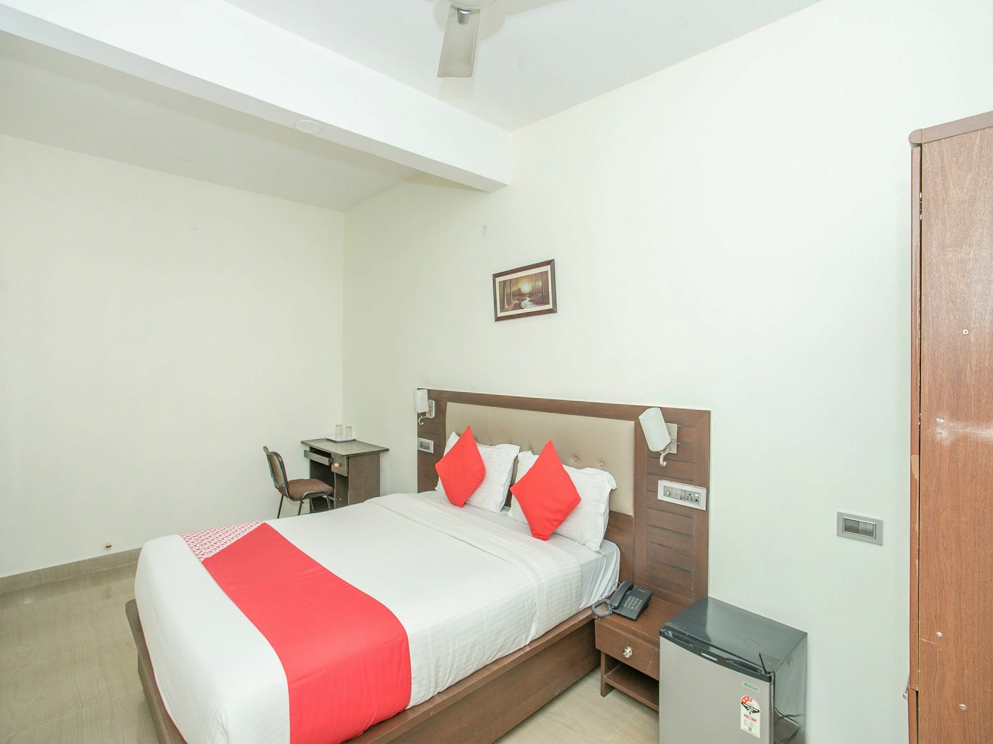 Oyo 13170 Victory Suites Bangalore Extérieur photo